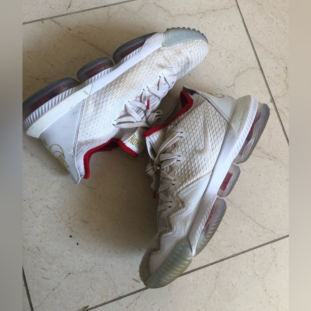 Men’s Nike Air LeBron XVI Low White Draft Basketball Shoes.Size 9.5